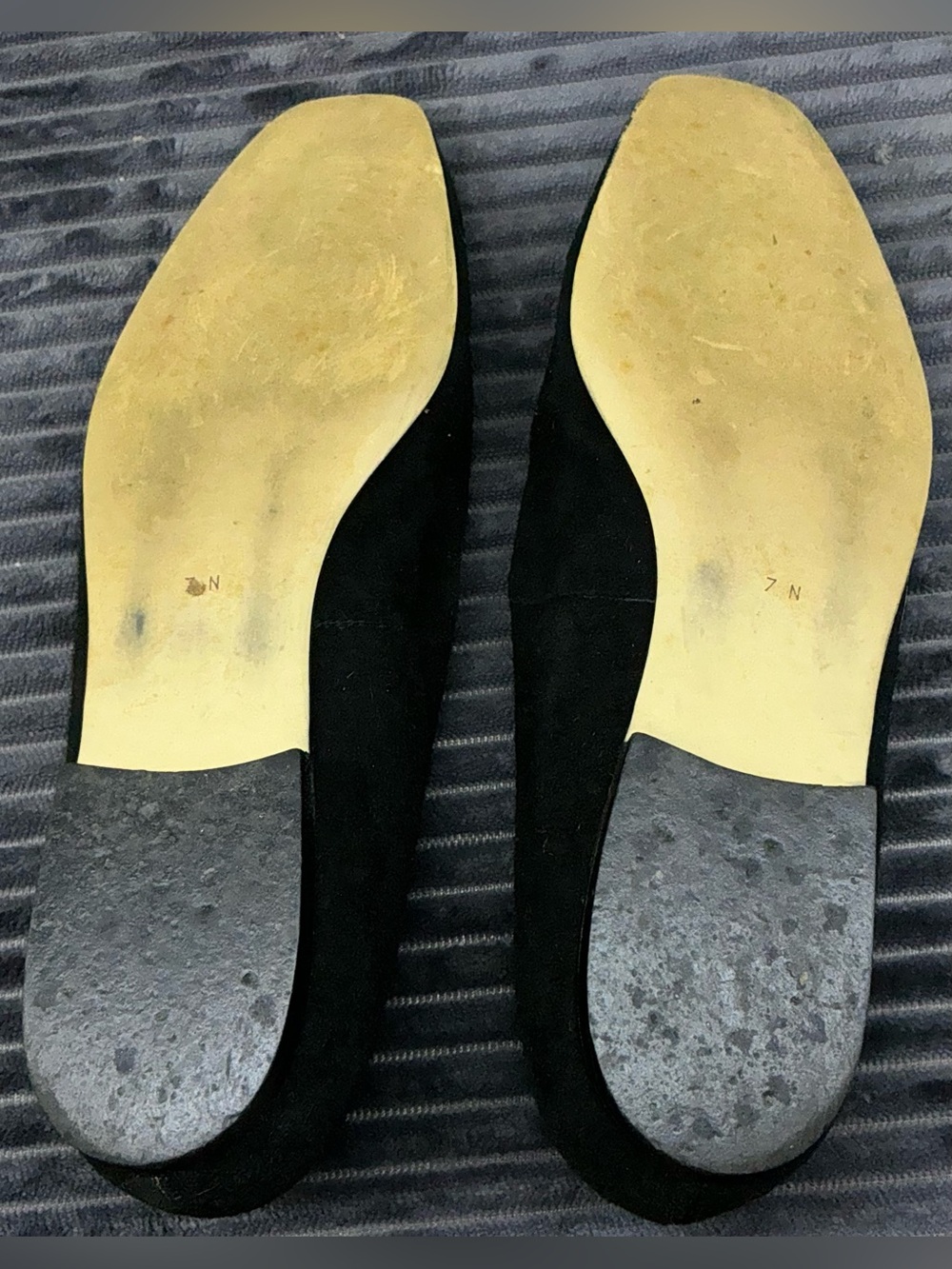 Vintage Nine West Black Suede Loafers Gold Embroidered Crest Shield Flats 7N - Picture 6 of 7